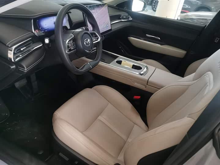 Photo 9 - Mazda EZ-6