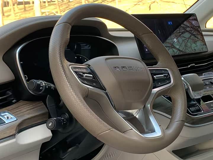 Фото 7 - Roewe iMax 8