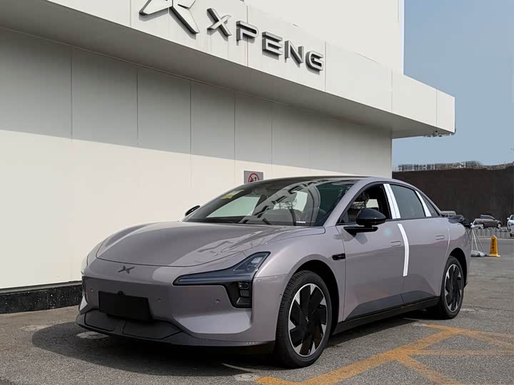 Фото 1 - XPeng Mona M03