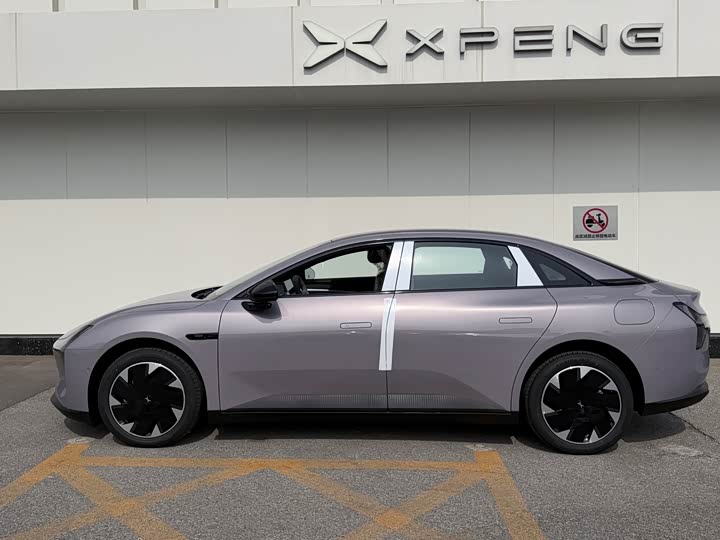 Фото 2 - XPeng Mona M03