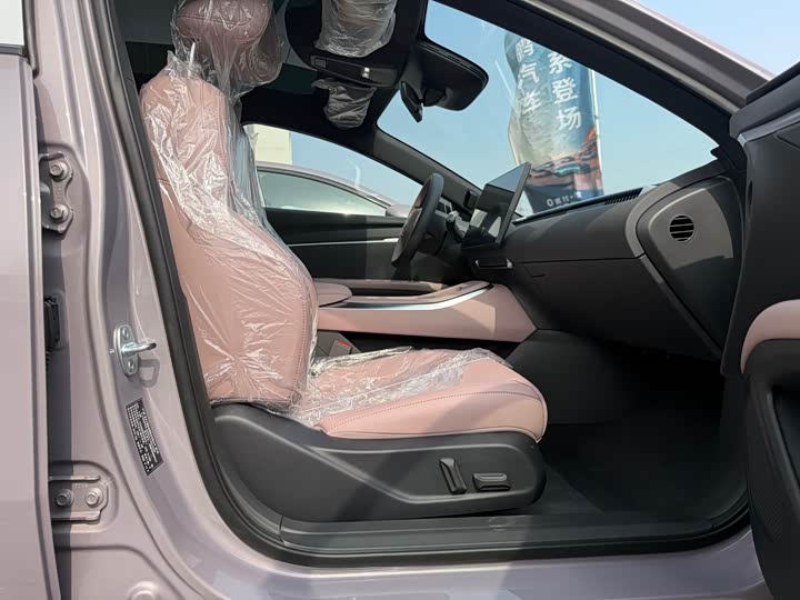 Фото 9 - XPeng Mona M03