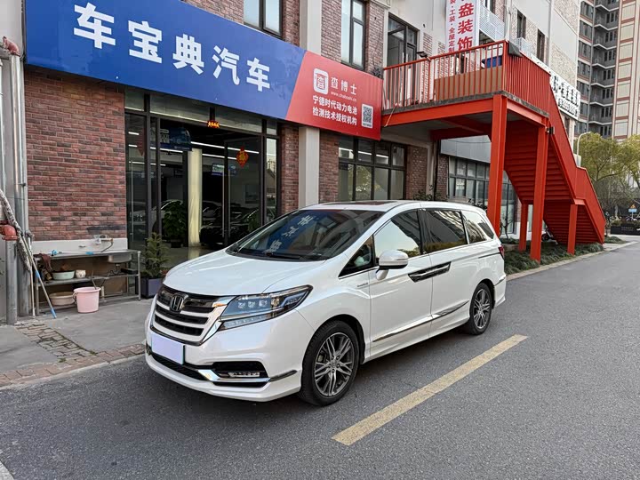 Фото 1 - Honda Elysion