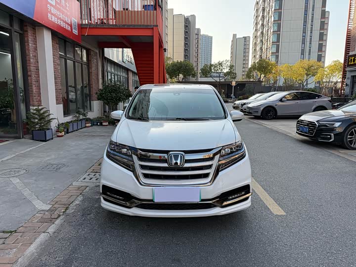 Фото 2 - Honda Elysion