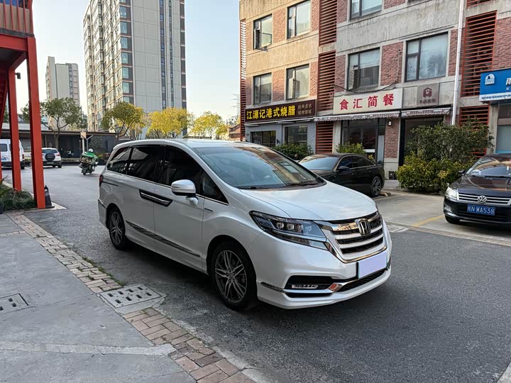 Фото 3 - Honda Elysion