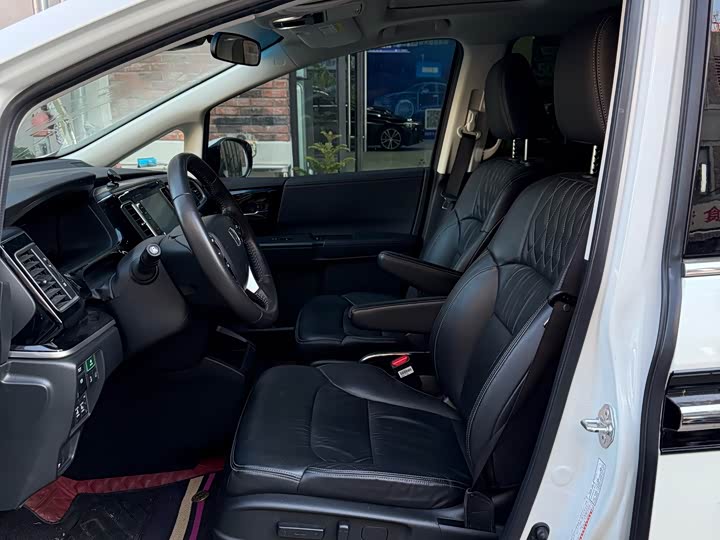 Фото 5 - Honda Elysion