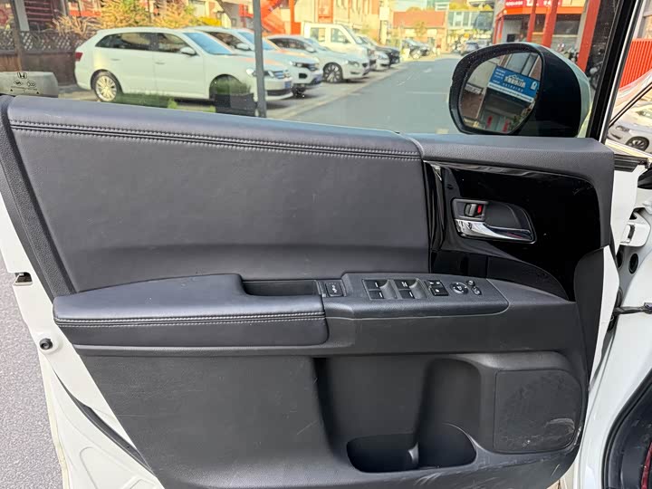 Фото 8 - Honda Elysion