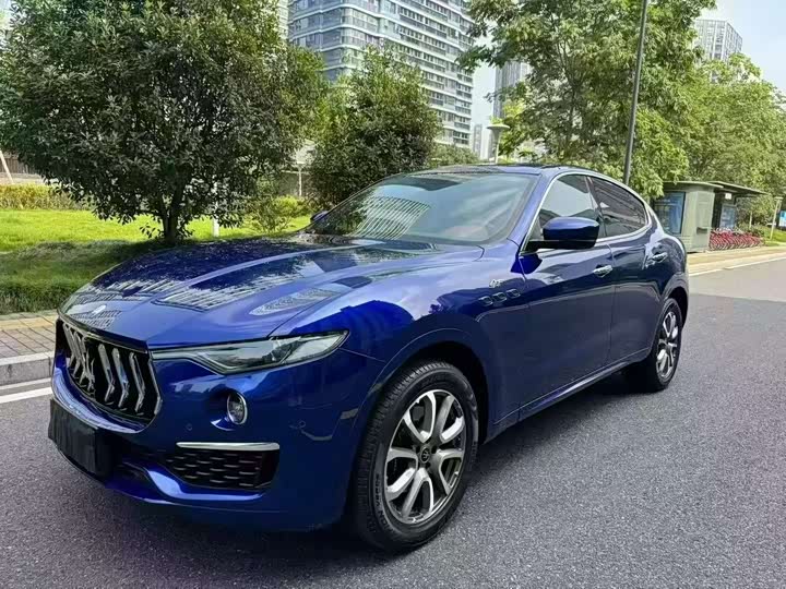 Фото 2 - Maserati Levante