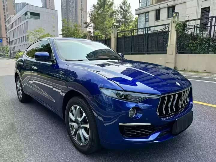 Фото 3 - Maserati Levante