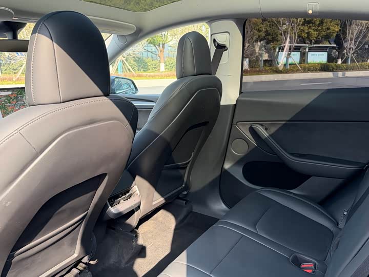 Photo 5 - Tesla Model Y