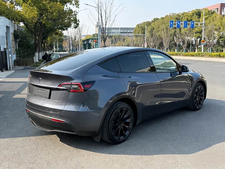 Photo 8 - Tesla Model Y