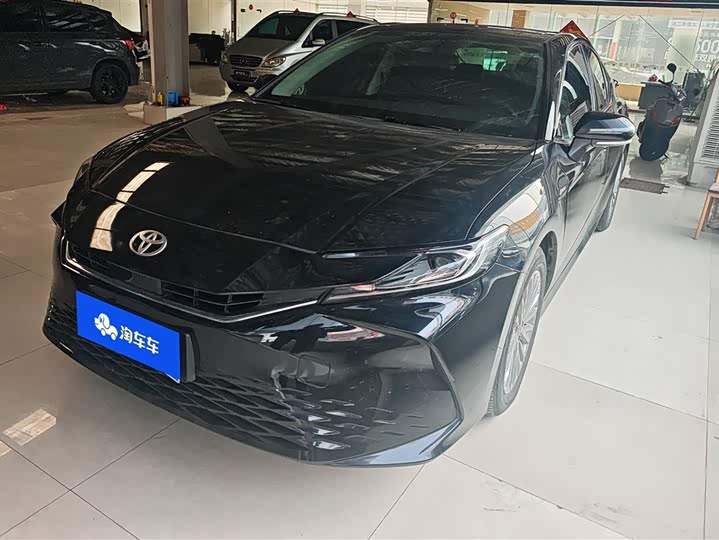 Фото 1 - Toyota Camry