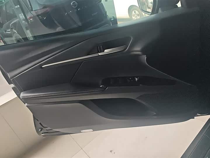 Фото 7 - Toyota Camry