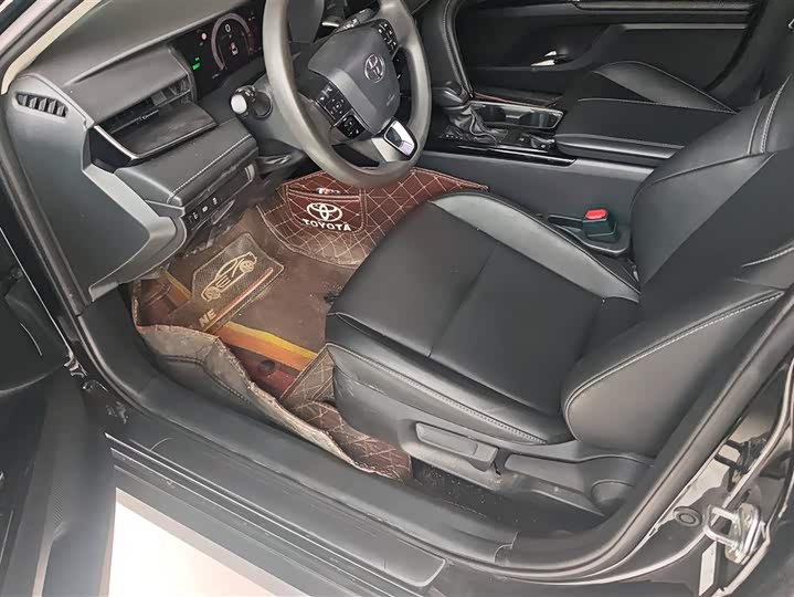 Фото 9 - Toyota Camry