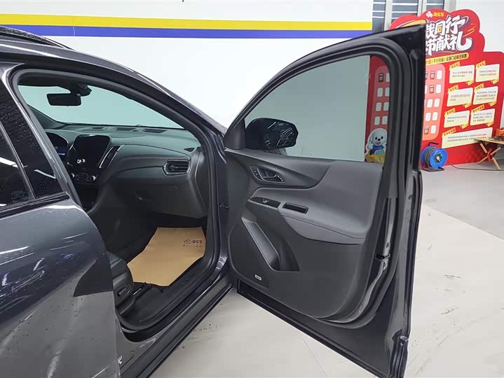 Фото 8 - Chevrolet Equinox