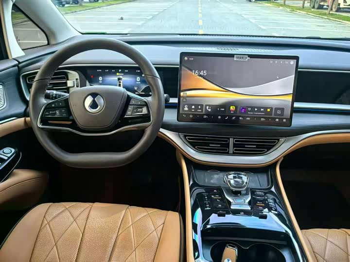 Фото 5 - Denza D9