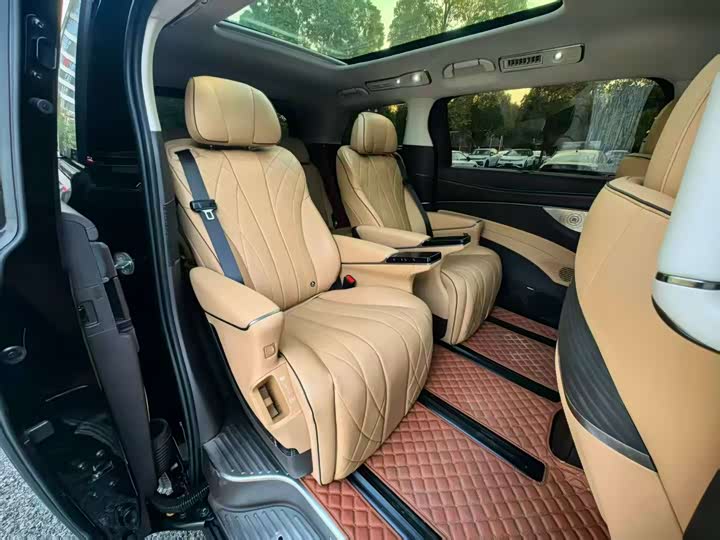 Фото 6 - Denza D9