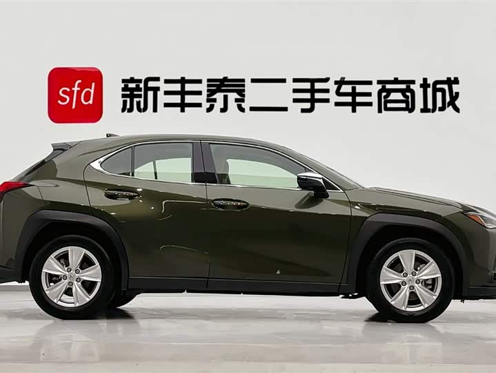 Фото 3 - Lexus UX