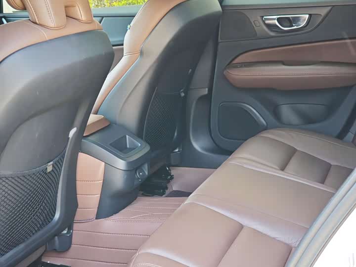 Фото 8 - Volvo S60