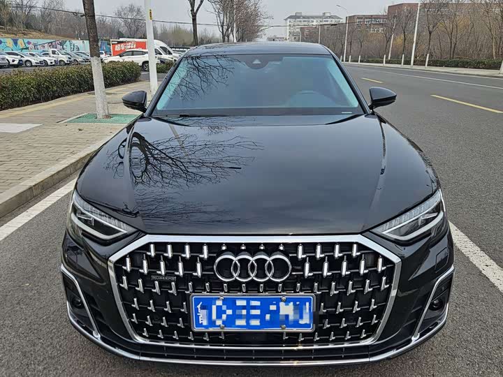 Фото 2 - Audi A8