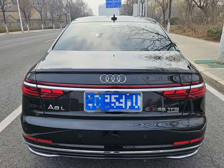 Фото 5 - Audi A8