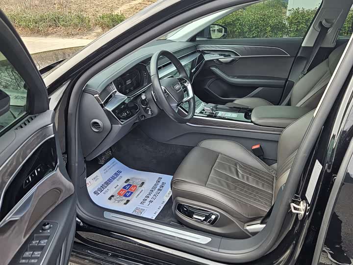 Фото 7 - Audi A8