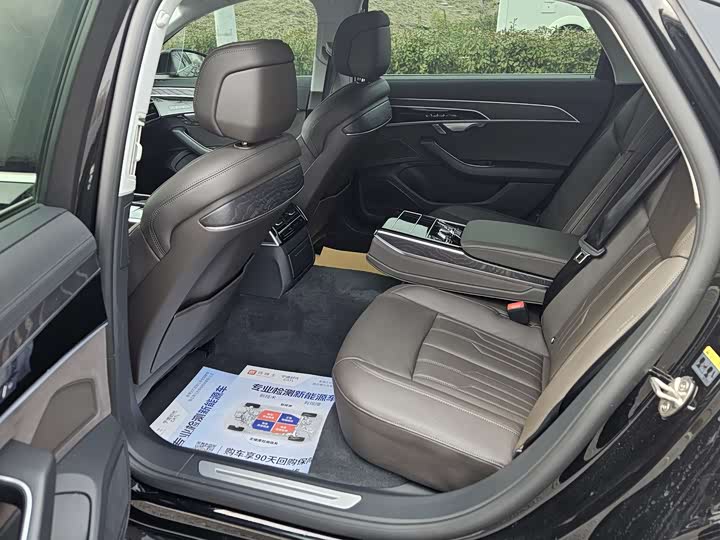 Фото 8 - Audi A8