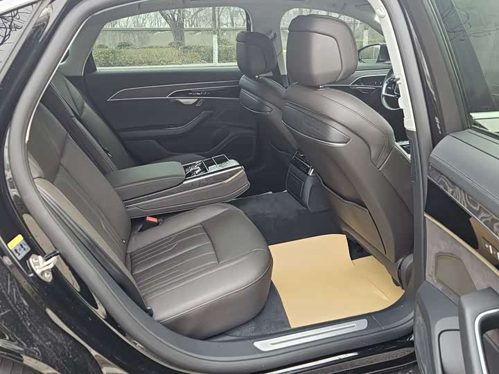 Фото 9 - Audi A8