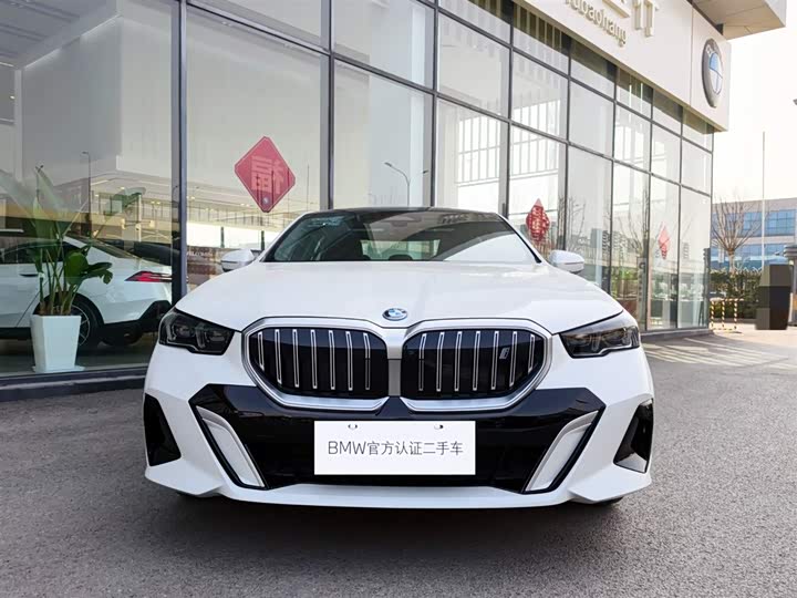 Фото 3 - BMW i5