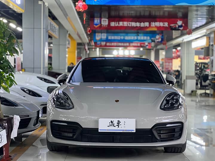 Photo 2 - Porsche Panamera