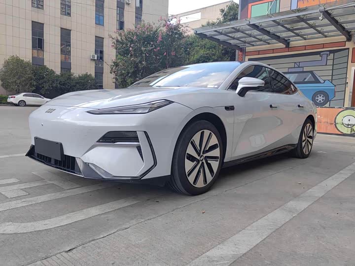 Фото 1 - Geely Galaxy E8