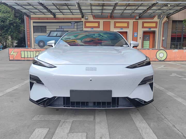 Фото 2 - Geely Galaxy E8