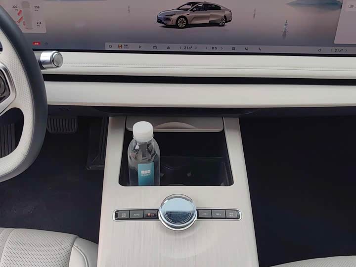 Фото 6 - Geely Galaxy E8