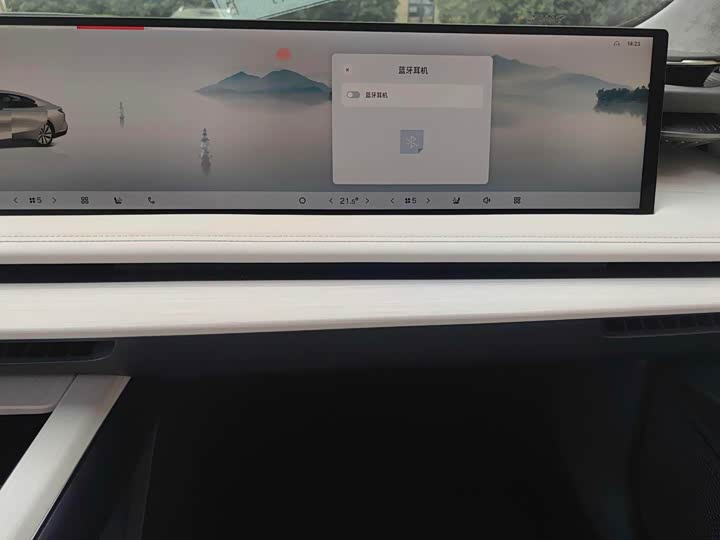 Фото 9 - Geely Galaxy E8