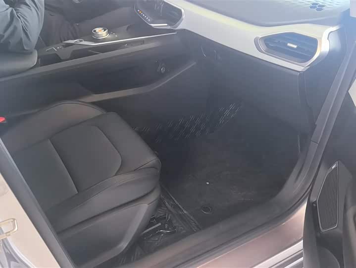 Фото 9 - Geely Geometry A