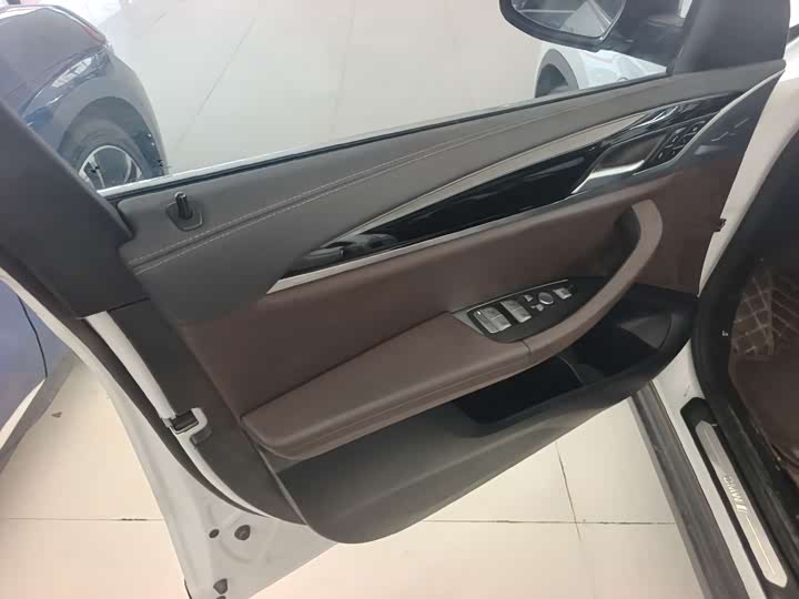 Фото 6 - BMW iX3