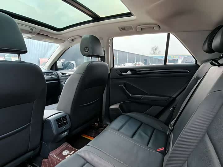 Фото 5 - Volkswagen T-Roc