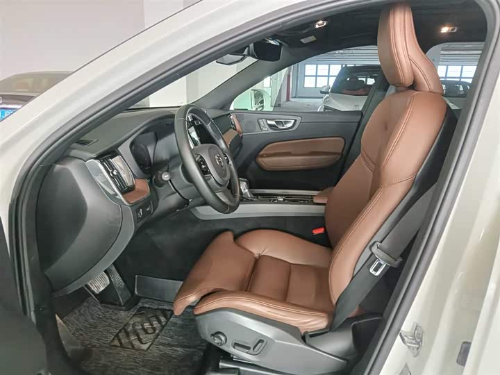 Фото 8 - Volvo XC60