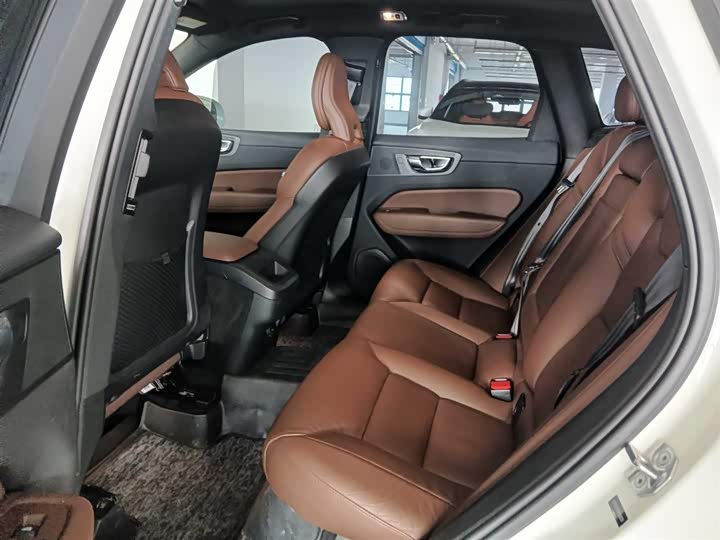 Фото 9 - Volvo XC60