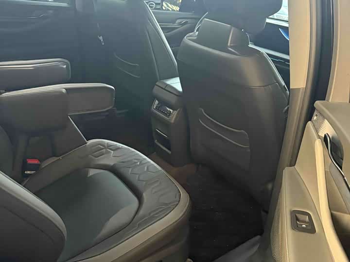 Фото 7 - Ford Edge