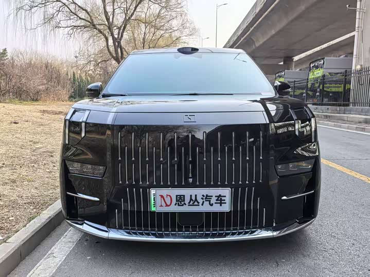 Фото 2 - Zeekr 009