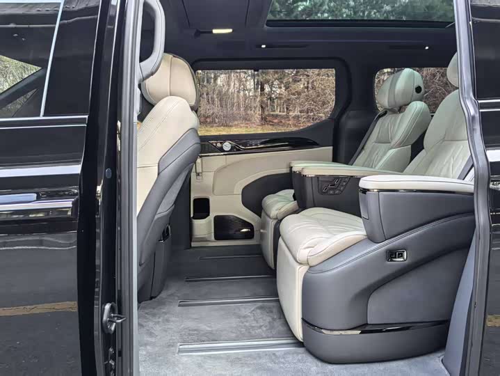 Фото 6 - Zeekr 009