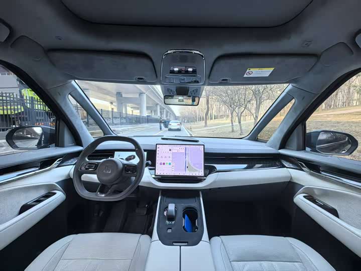 Фото 8 - Zeekr 009