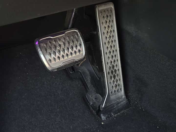 Фото 2 - Hongqi H6