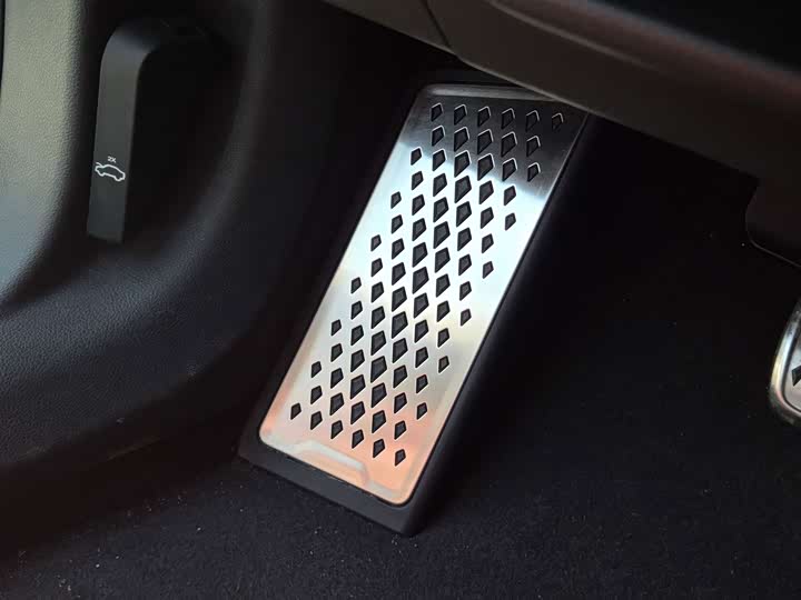 Фото 3 - Hongqi H6