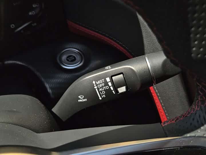 Фото 5 - Hongqi H6