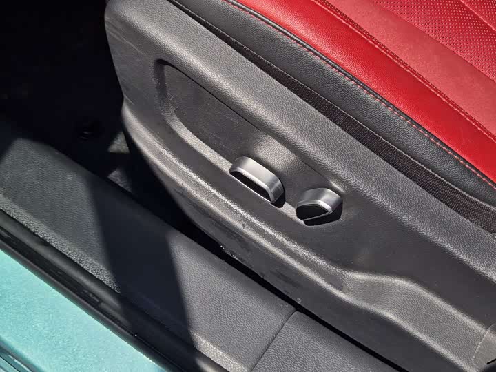 Фото 6 - Hongqi H6