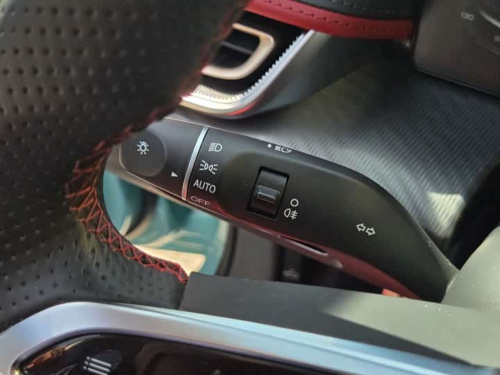 Фото 8 - Hongqi H6