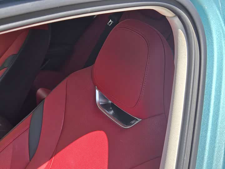 Фото 9 - Hongqi H6