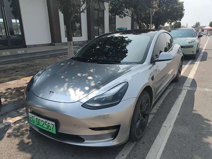 Фото 1 - Tesla Model 3