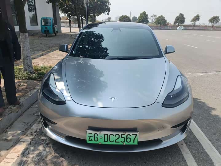 Фото 2 - Tesla Model 3